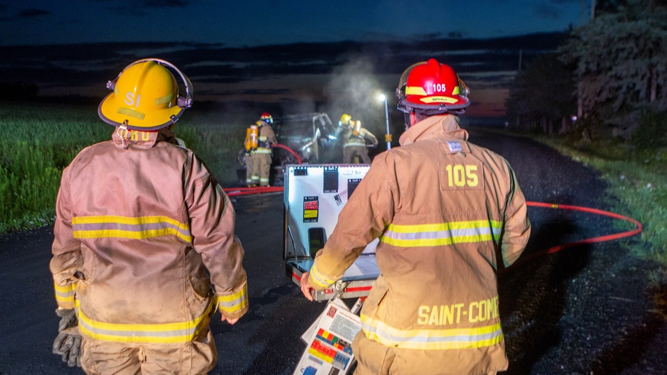 Un véhicule prend feu à Saint-Côme-Linière