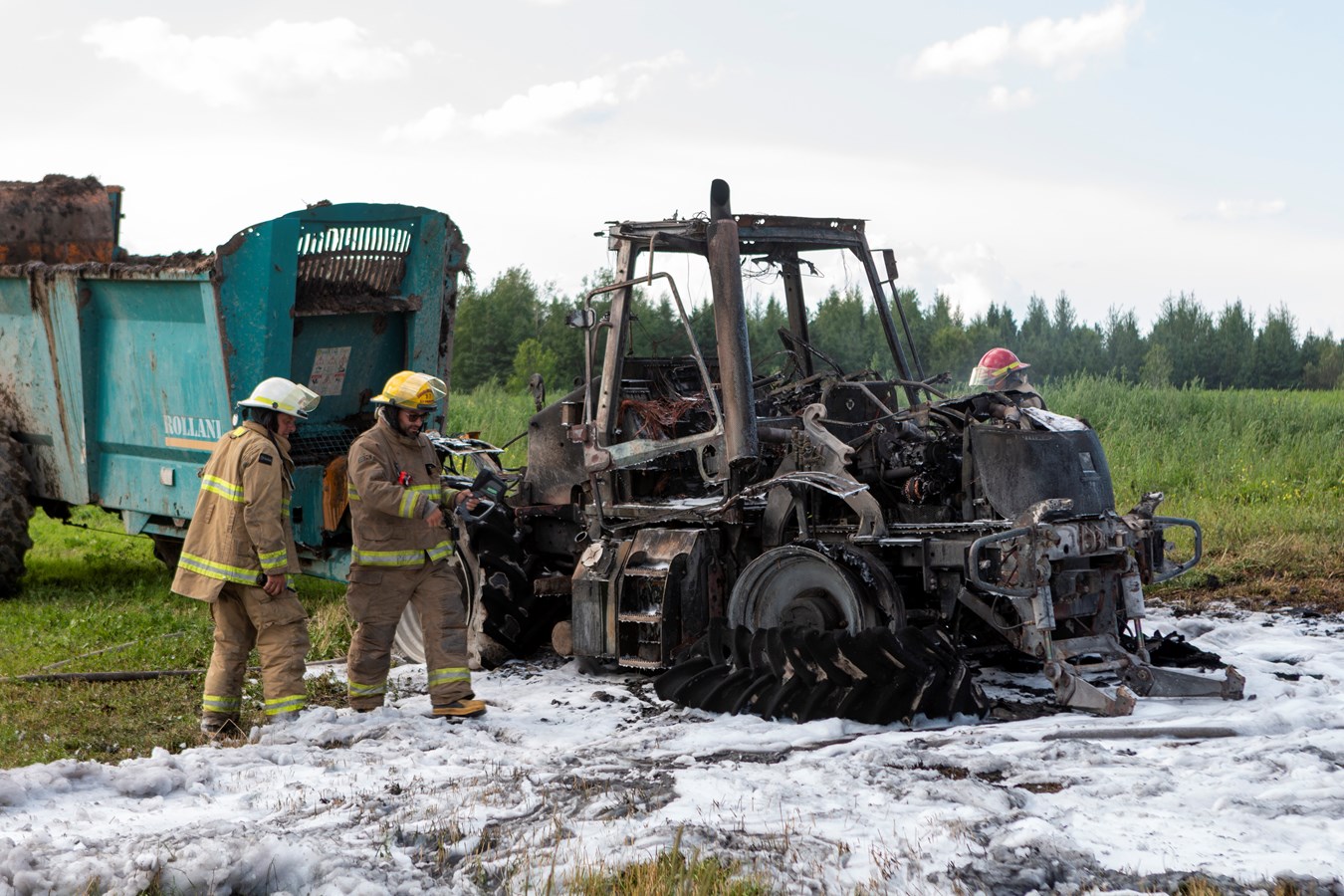 Un tracteur détruit par les flammes à Saint-Prosper