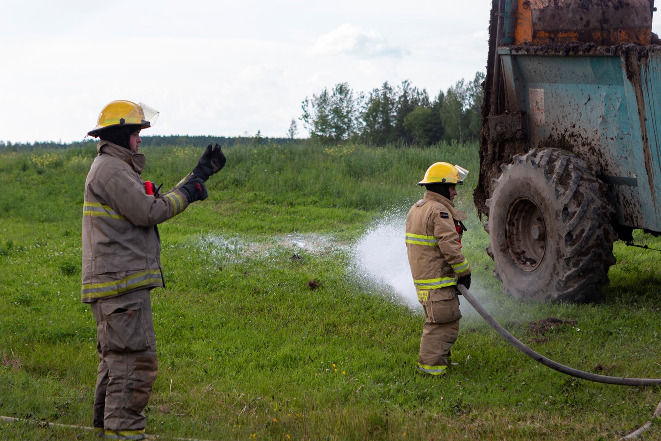 Un tracteur détruit par les flammes à Saint-Prosper