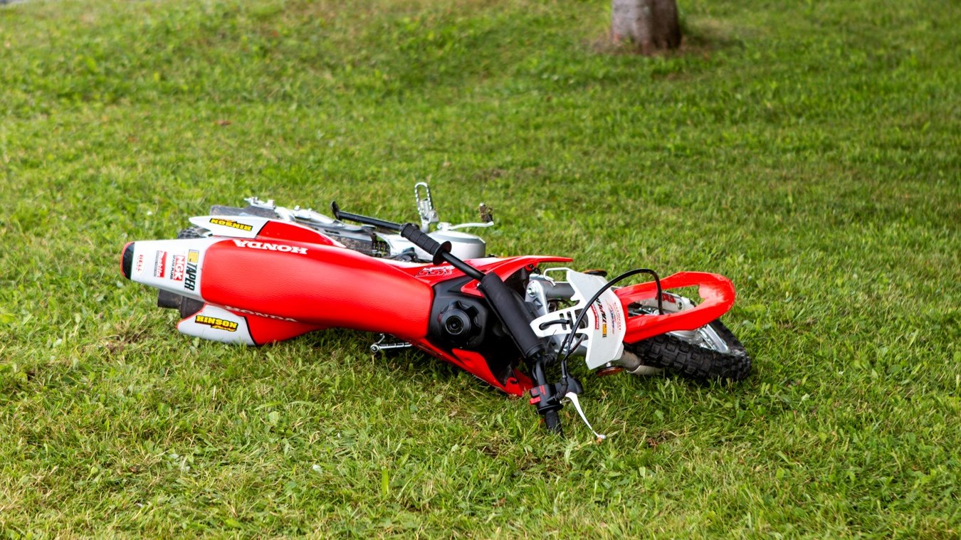Un motocycliste de 10 ans blessé légèrement