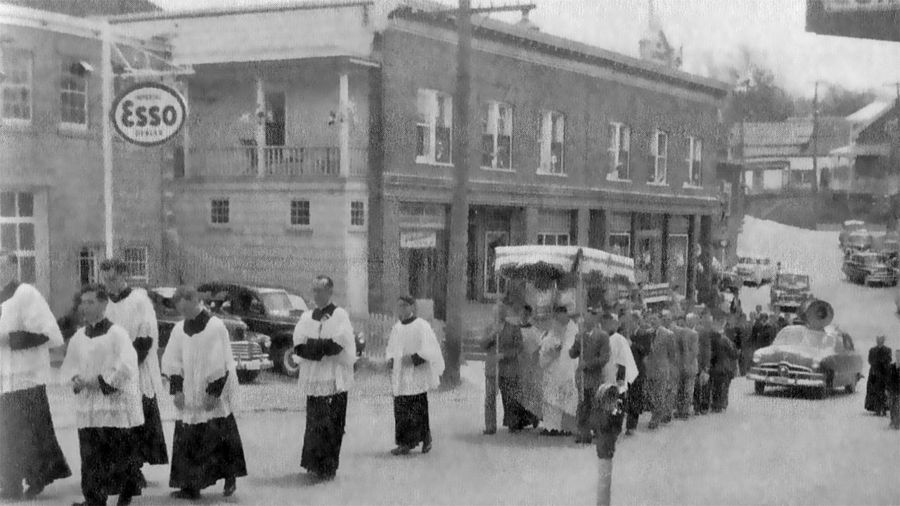 Les processions religieuses de la Fête-Dieu d'autrefois