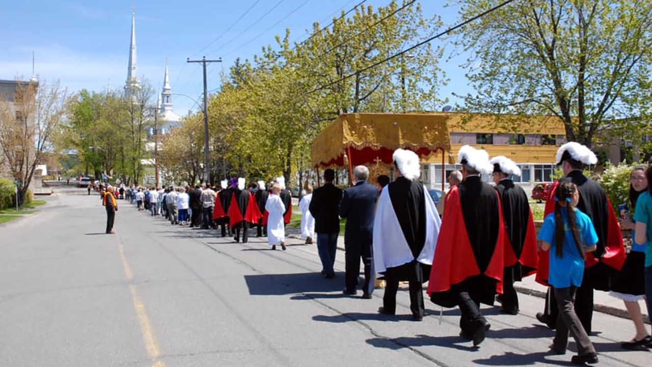 Les processions religieuses de la Fête-Dieu d'autrefois