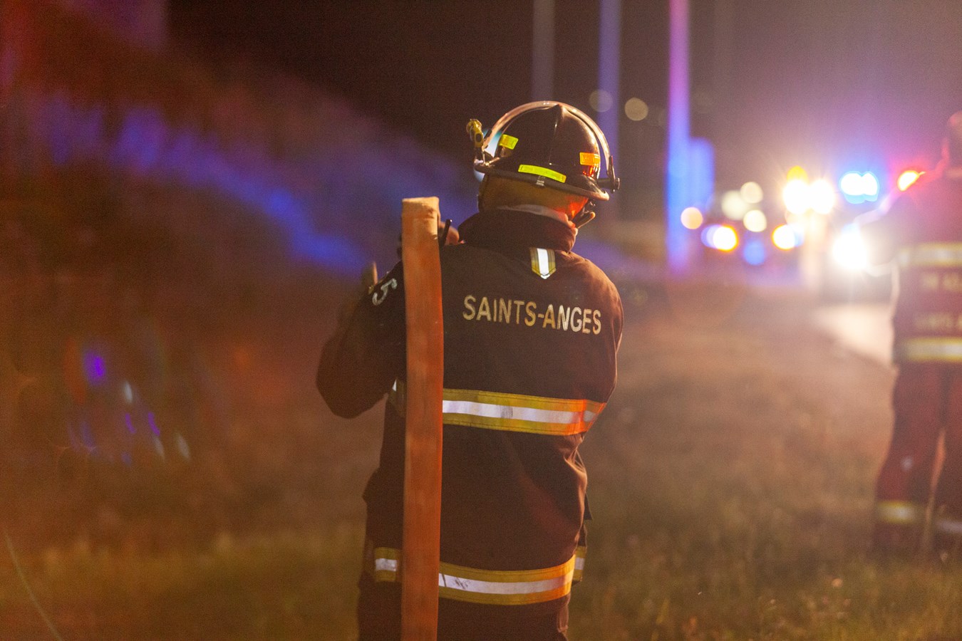 Un camion-remorque prend feu à la hauteur de Saints-Anges