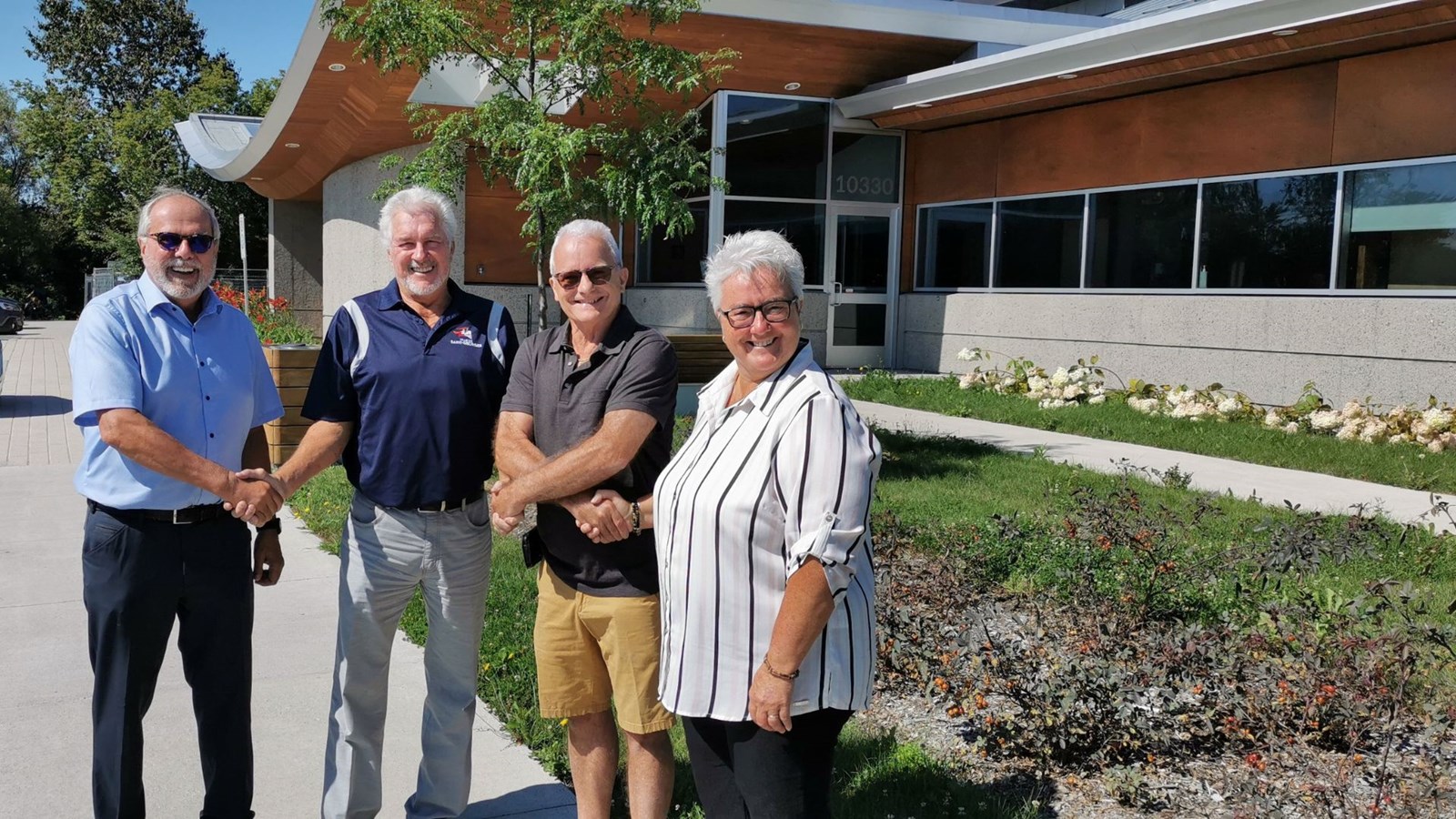 Le maire, Claude Morin, les conseillers Serge Thomassin et Renaud Fortier, et la directrice du Service des loisirs, Carole Paquet.