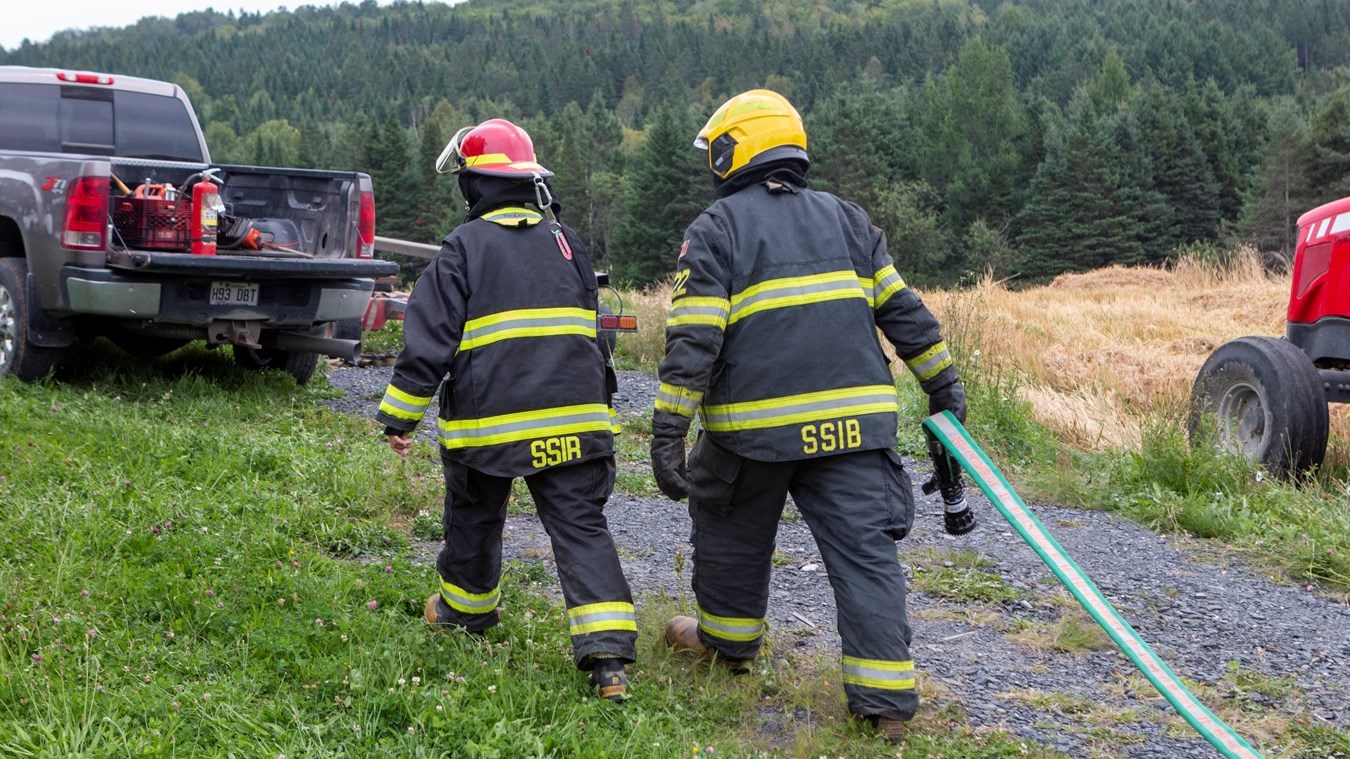 Début d'incendie dans une moissonneuse batteuse