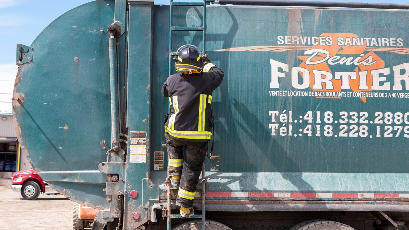 Saint-Frédéric: début d'incendie dans un camion à ordures