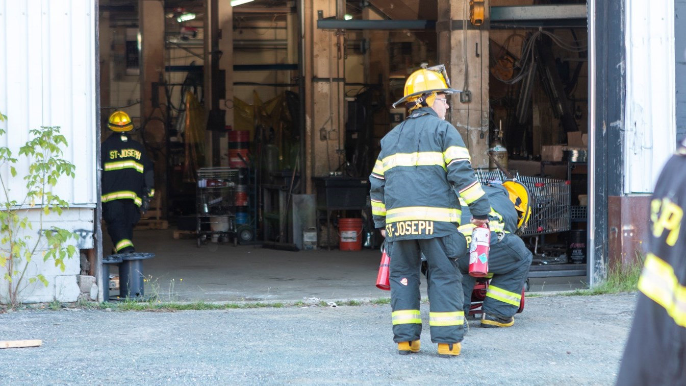 Intervention des pompiers dans une industrie de Saint-Joseph