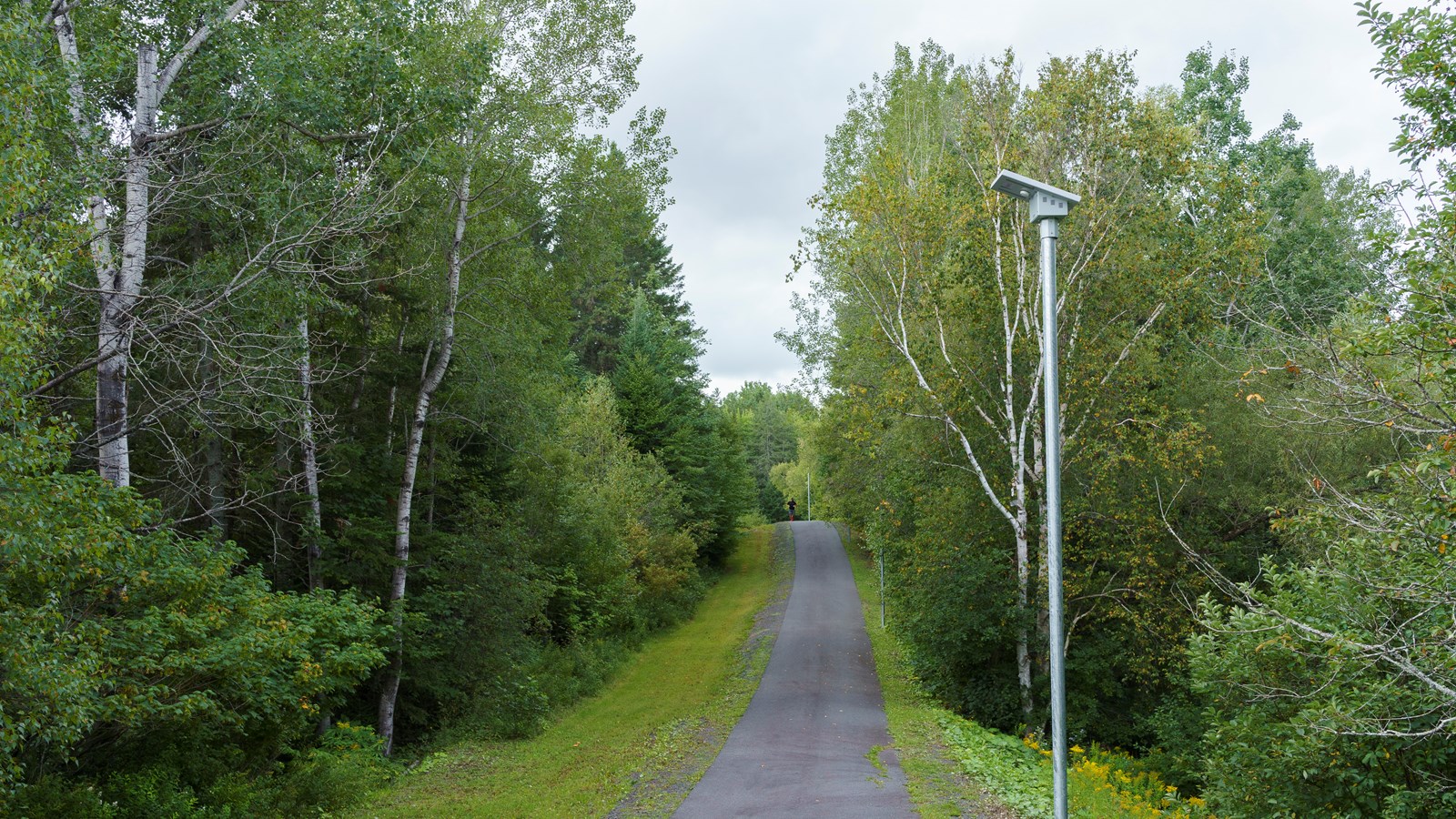 De nouvelles installations pour embellir la piste vélo pédestre à Saint-Benoît-Labre