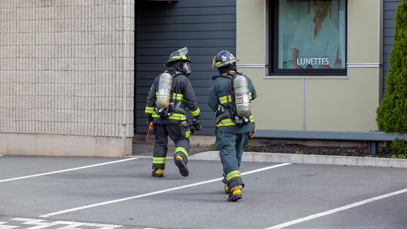 Feu de commerce sur la promenade Redmond Sud