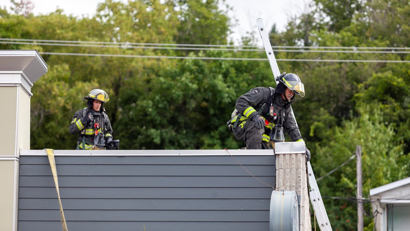 Feu de commerce sur la promenade Redmond Sud