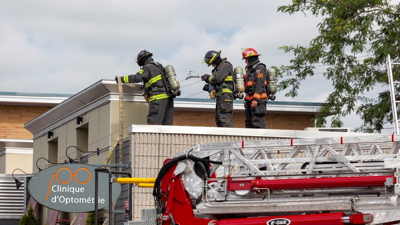 Feu de commerce sur la promenade Redmond Sud