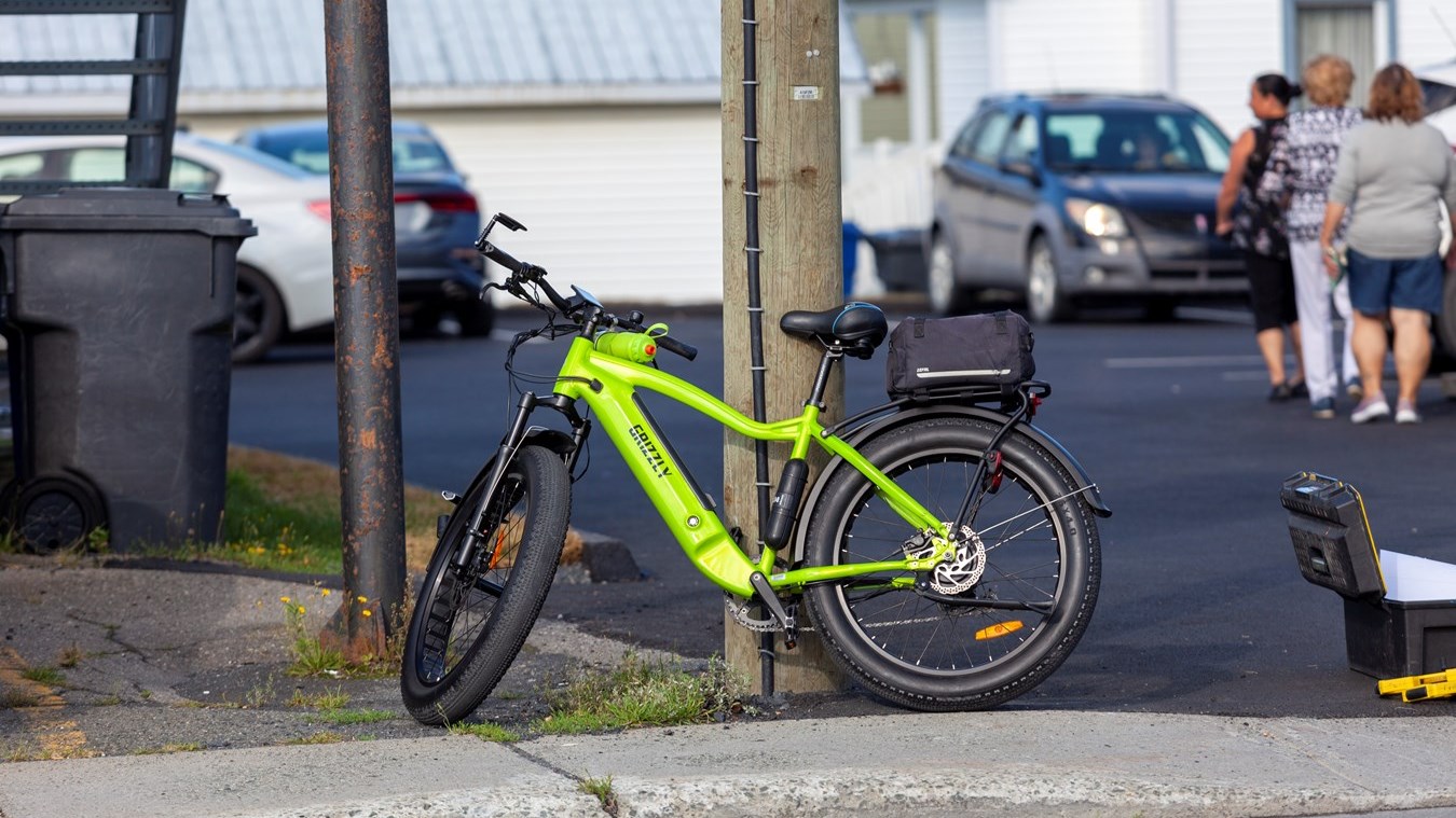 Accident sur le boulevard Dionne: un cycliste blessé gravement