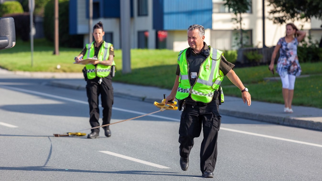 Accident sur le boulevard Dionne: un cycliste blessé gravement