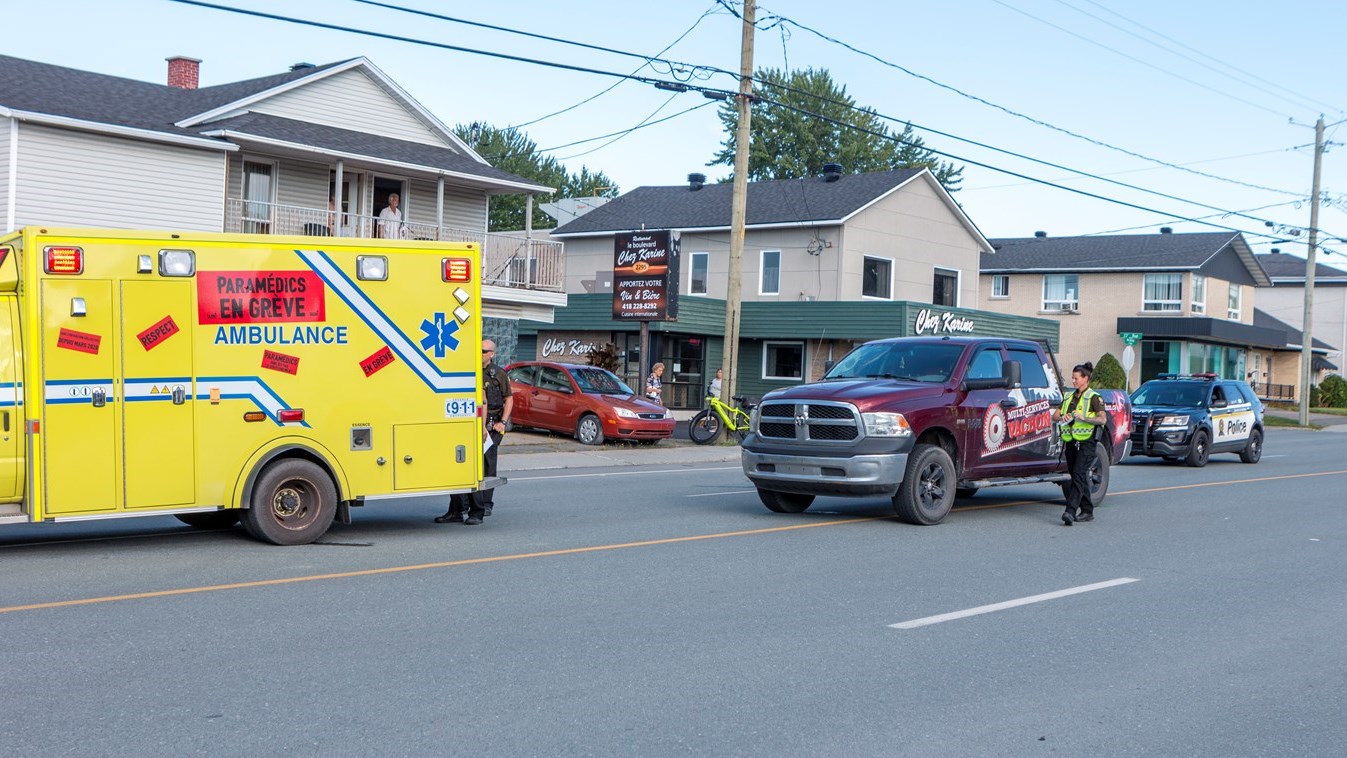 Accident sur le boulevard Dionne: un cycliste blessé gravement