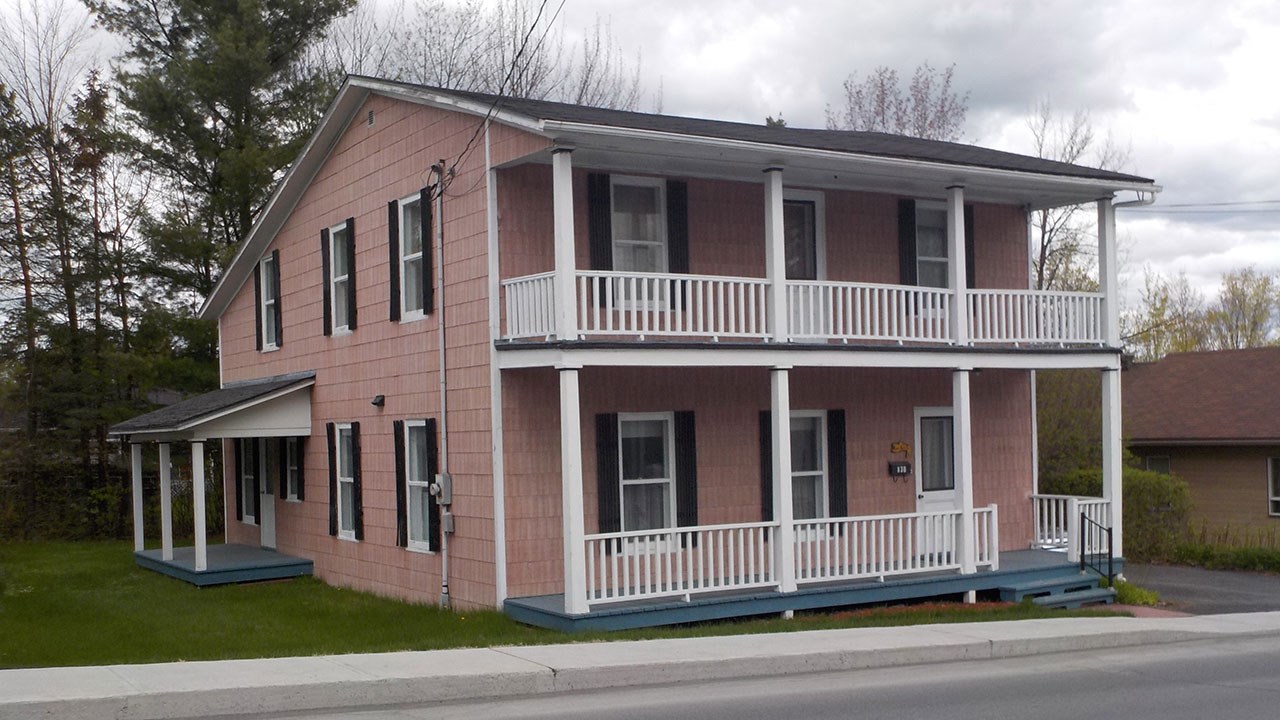 Le «petit» Manoir Pozer dans la rue Saint-Gabriel