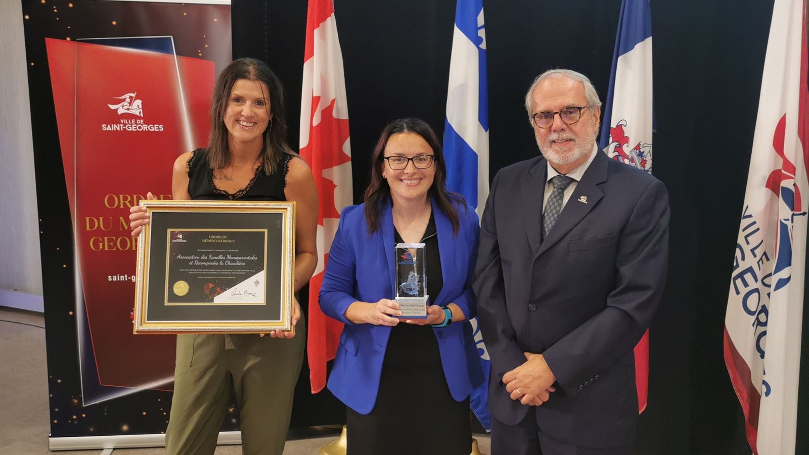 Association des familles monoparentales et recomposées de la Chaudière: mérite accepté par la présidente, Annick Veilleux, et la directrice, Nancy Lacroix.
