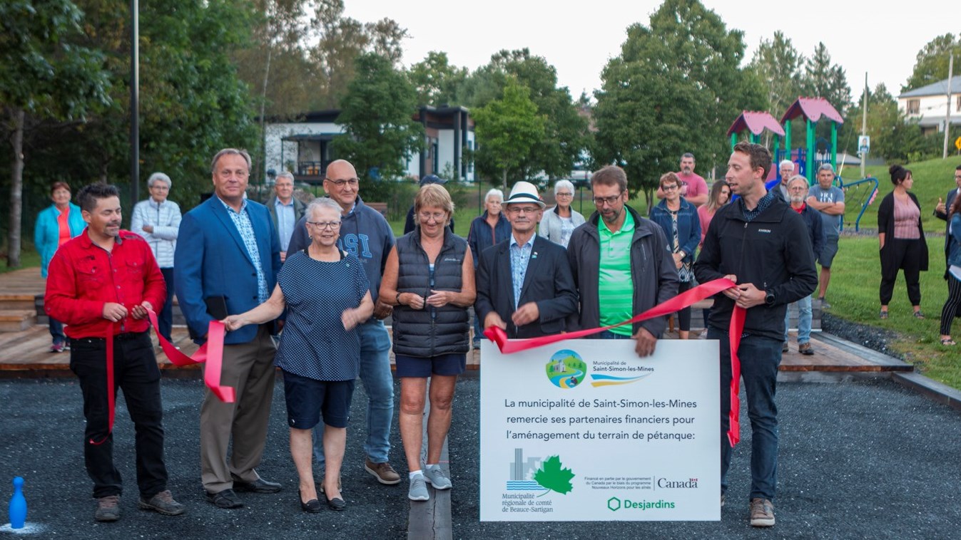 Saint-Simon-les-Mines inaugure ses nouveaux terrains de pétanque