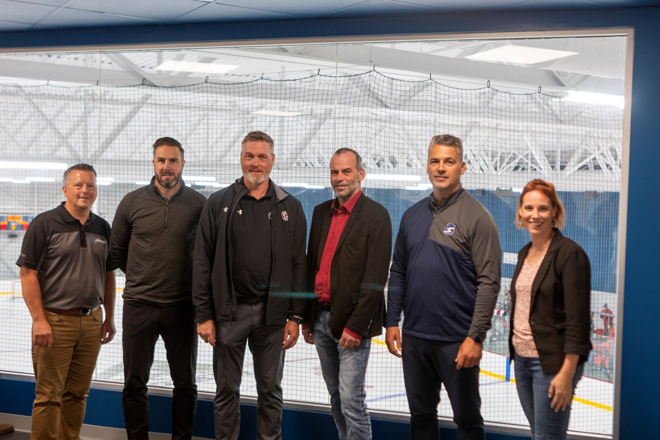 André lambert directeur service loisir at-Joseph, Simon gagne Entraîneur-Adjoint Rempart de Québec, Patrick Roy entraîneur-chef rempart de Québec, Serge Vachon maire st-joseph, Yanick Jean entraîneur-chef sagnenéens Chicoutimi, Marie-Andre Roy charge projet ville st-joseph