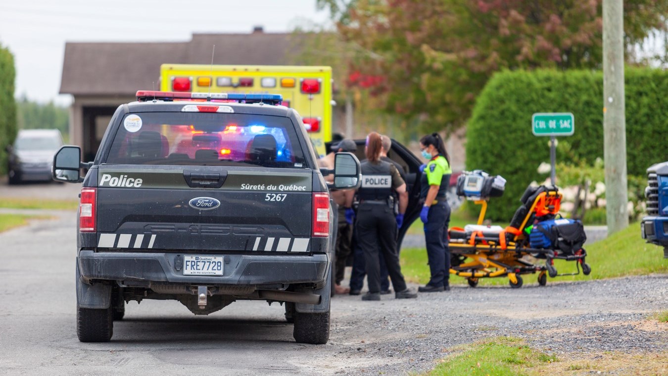 Un véhicule entre en collision avec un lave-auto à Saint-Prosper