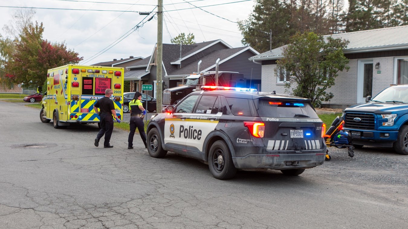 Un véhicule entre en collision avec un lave-auto à Saint-Prosper