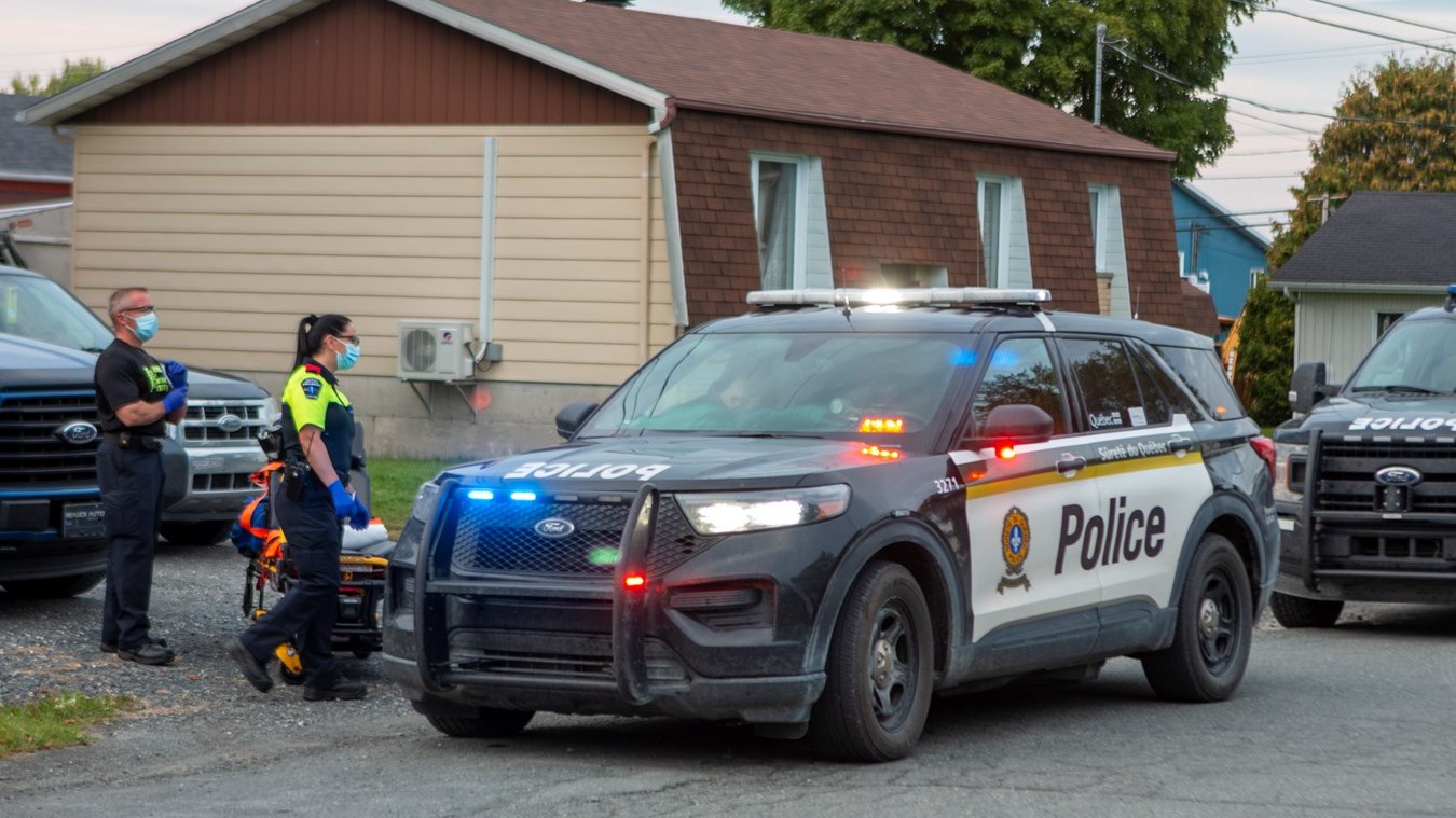 Un véhicule entre en collision avec un lave-auto à Saint-Prosper