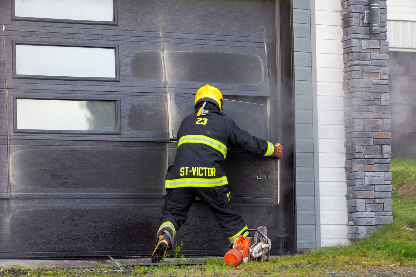 Incendie dans un garage résidentiel de Saint-Victor