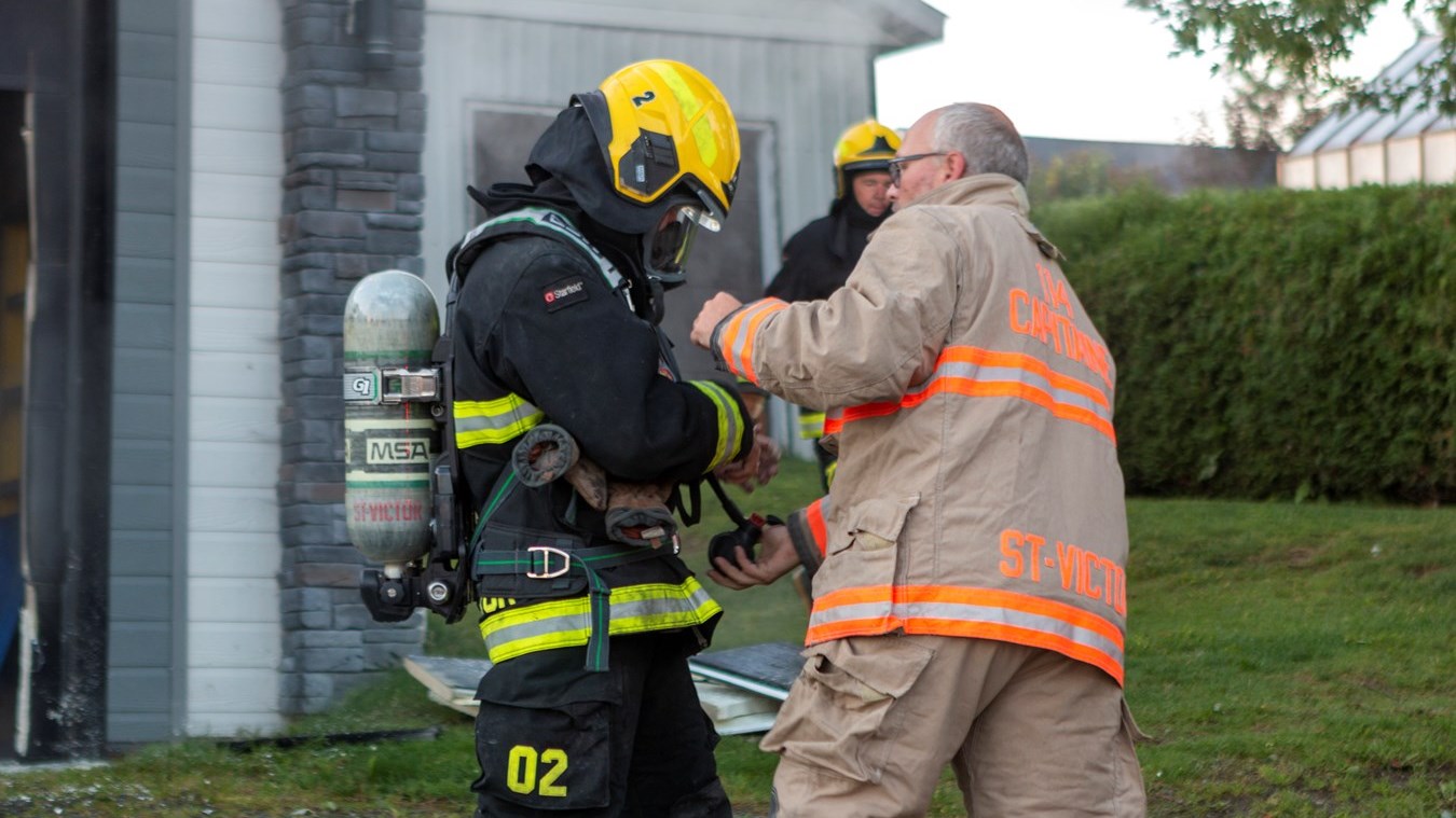 Incendie dans un garage résidentiel de Saint-Victor