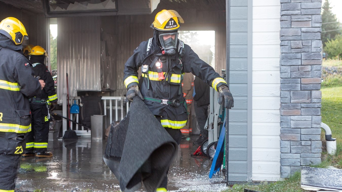 Incendie dans un garage résidentiel de Saint-Victor