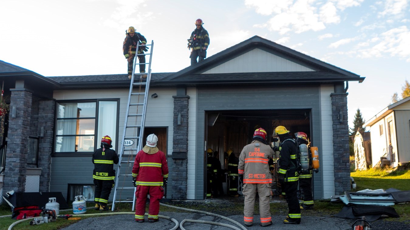 Incendie dans un garage résidentiel de Saint-Victor
