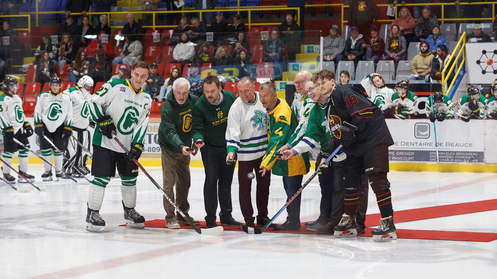 Une murale des anciens Condors inaugurée au Centre sportif Lacroix-Dutil