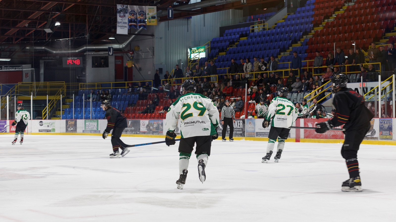 Une murale des anciens Condors inaugurée au Centre sportif Lacroix-Dutil