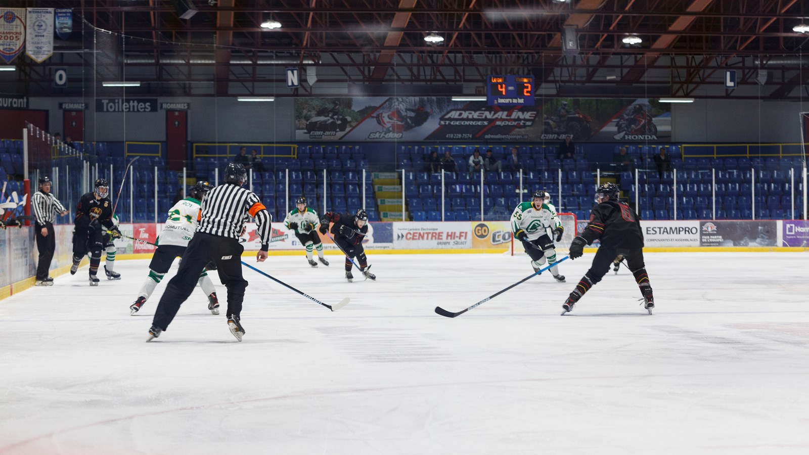 Une murale des anciens Condors inaugurée au Centre sportif Lacroix-Dutil