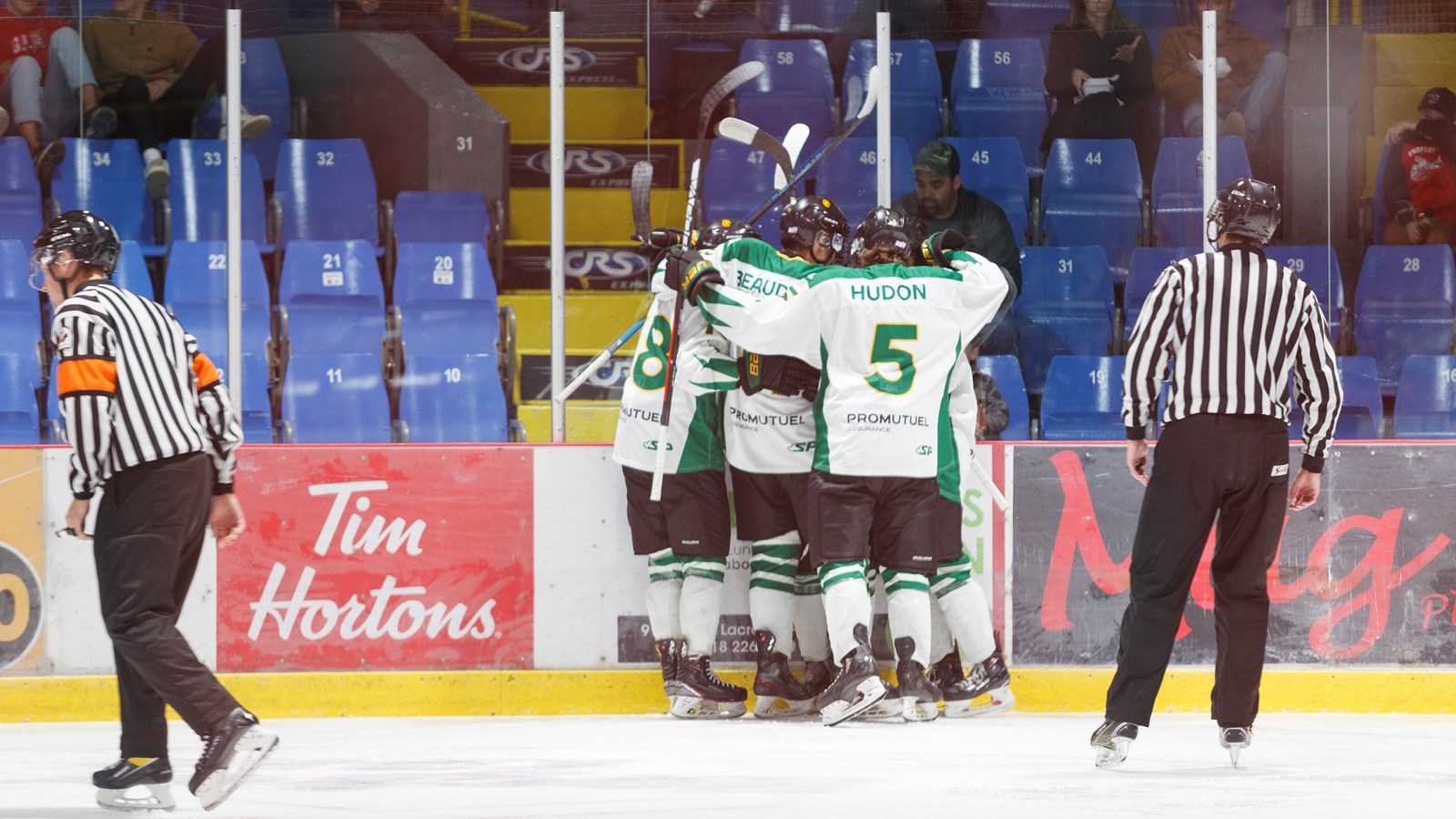 Une murale des anciens Condors inaugurée au Centre sportif Lacroix-Dutil