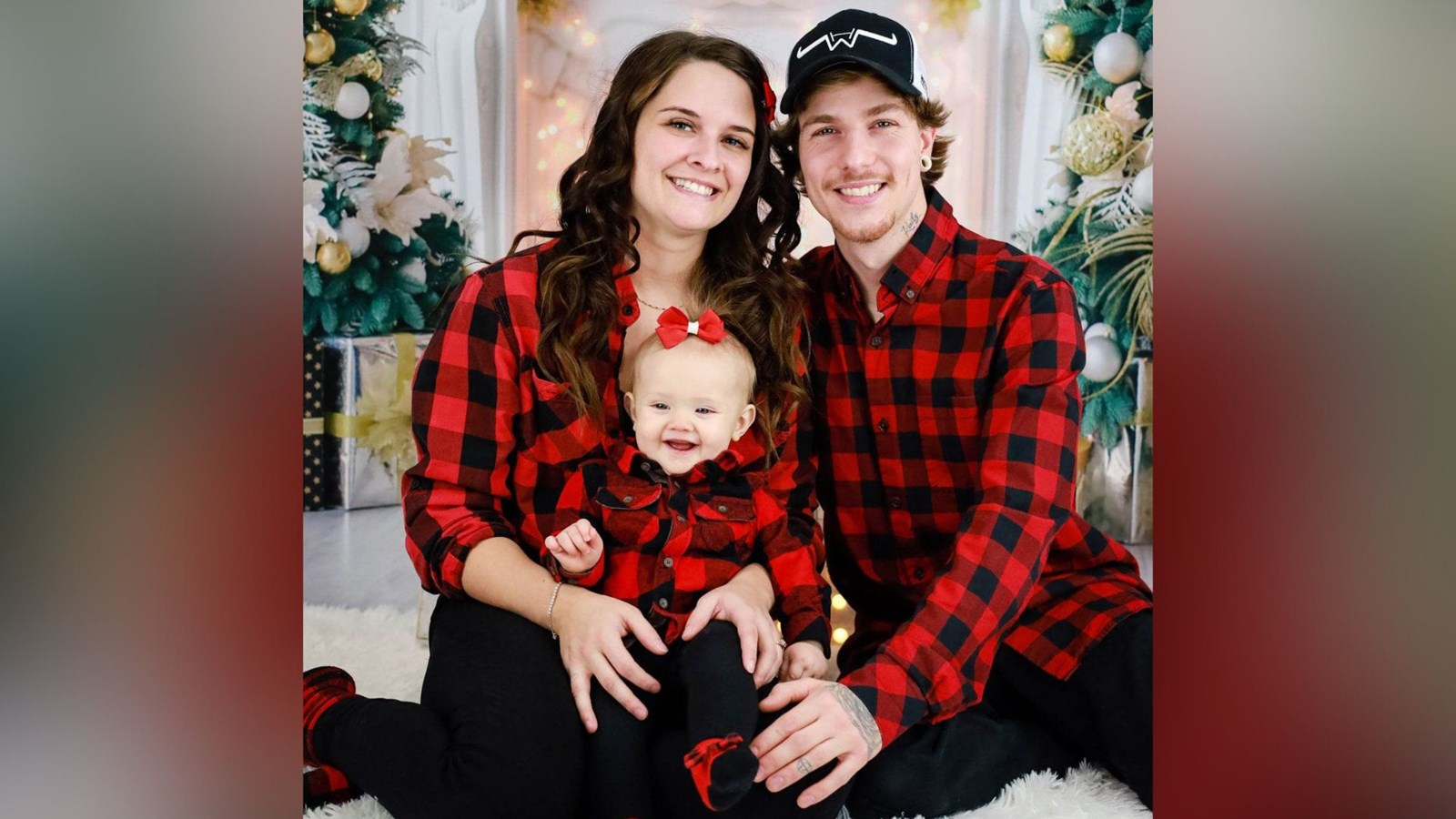 Maisy-Kim et ses parents, Alexandra Turcotte et Tommy Poulin.