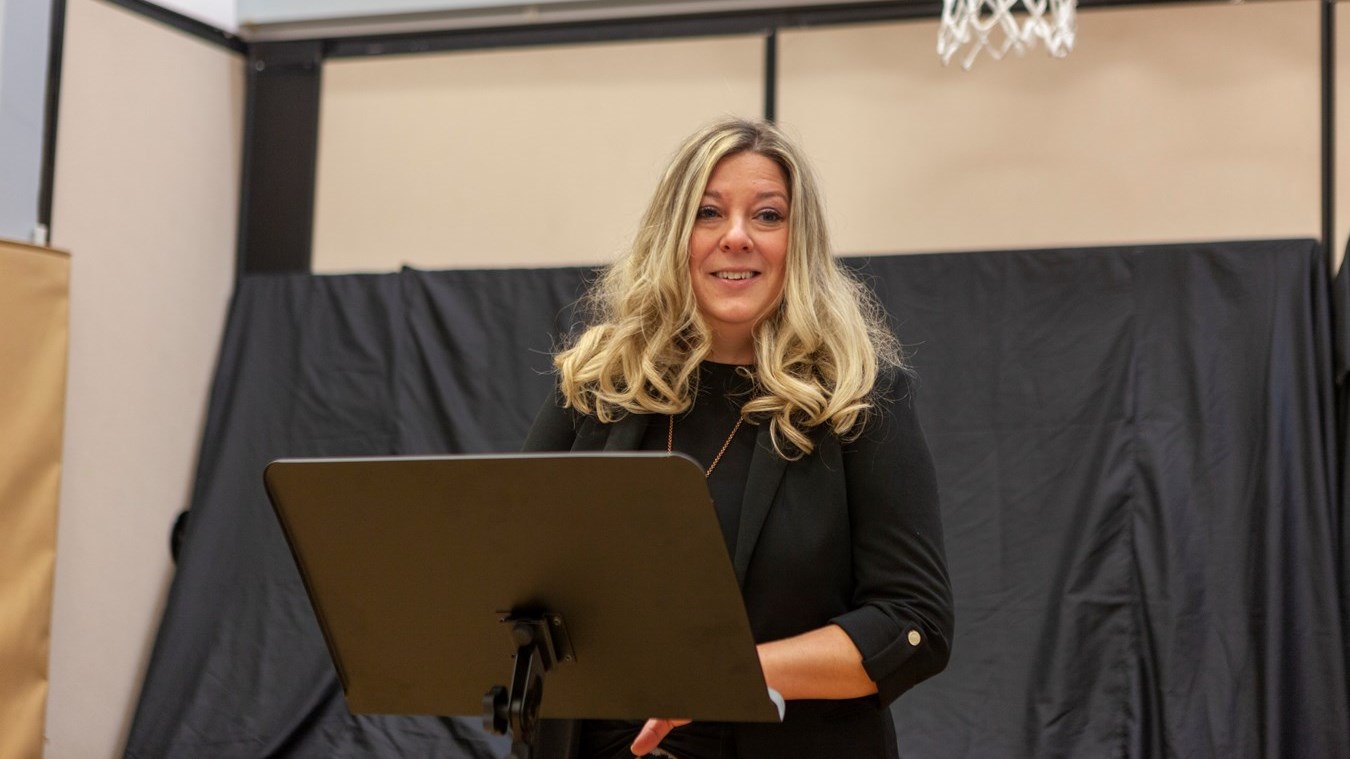 Isabelle Carrier, enseignante et coordonnatrice des sorties, activités et du marketing à l’École Vision Beauce