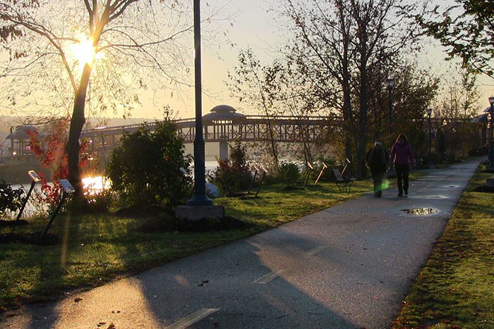 Des bénévoles au coeur de la construction des passerelles