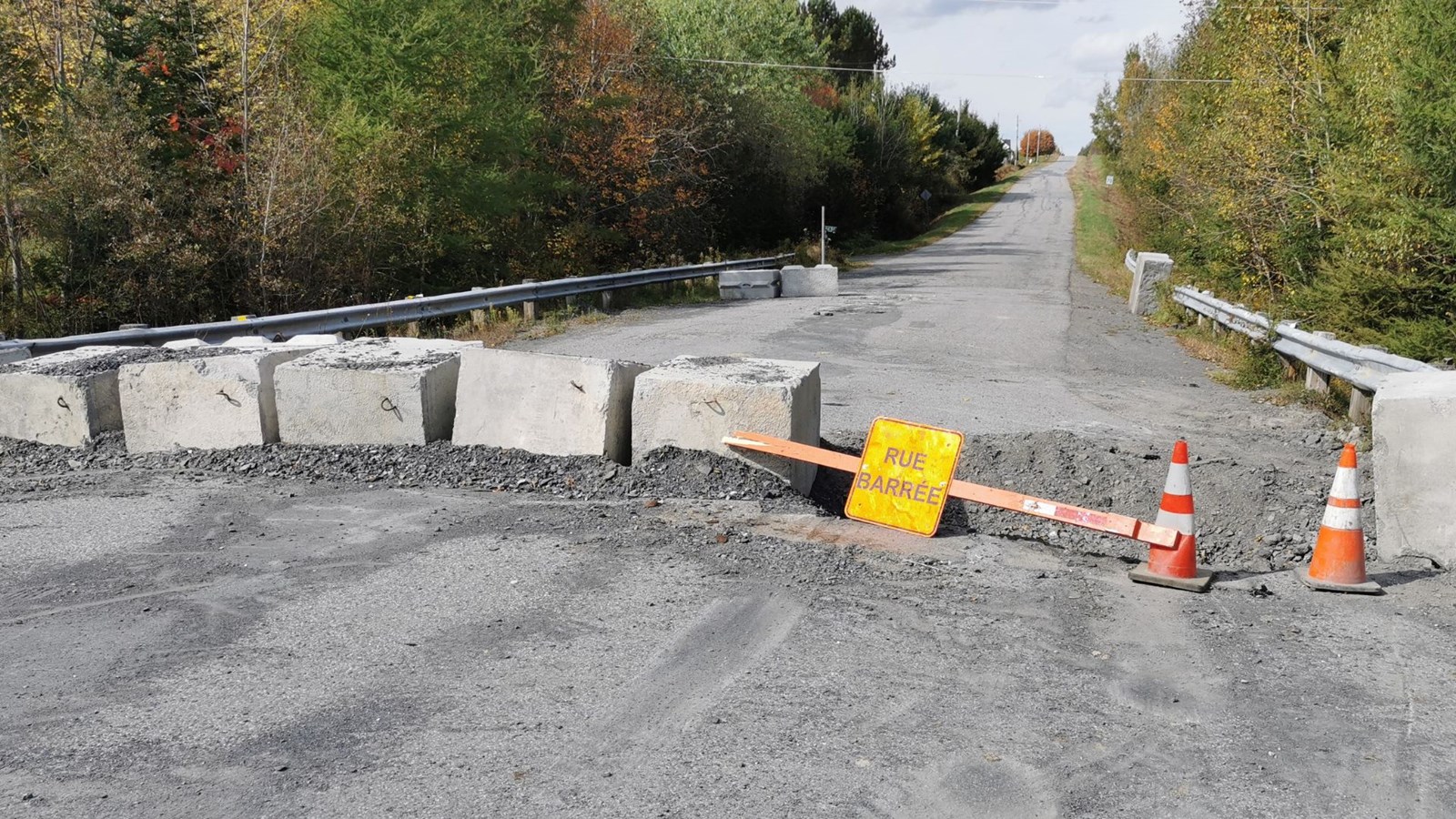 Fermeture du 1er rang à Saint-Alfred: la barricade encore vandalisée