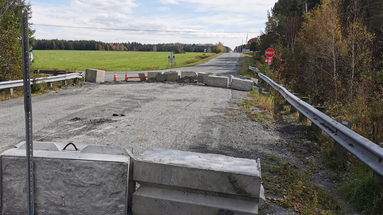 Fermeture du 1er rang à Saint-Alfred: la barricade encore vandalisée