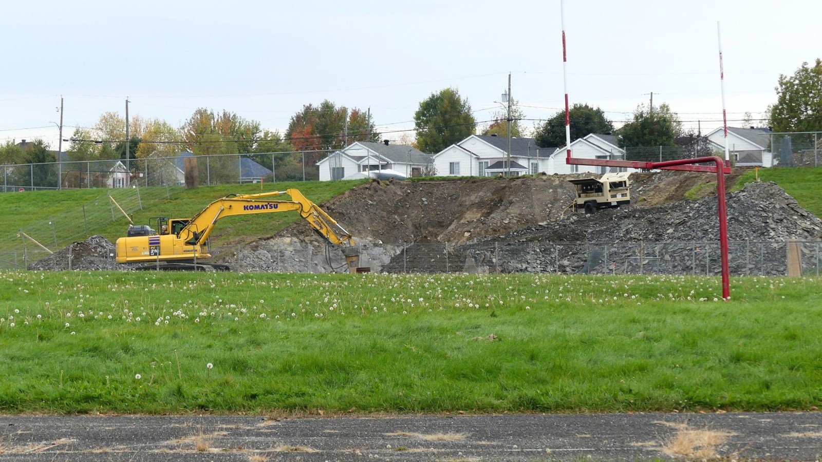 La construction d’un bâtiment de services de 800 pieds carrés, près de la piste d’athlétisme, à la polyvalente Saint-Georges, nécessitera un investissement d'un million de dollars.