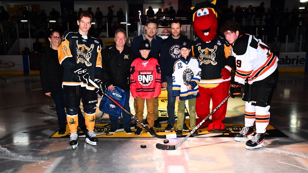 Hockey: première victoire à domicile pour les Chevaliers