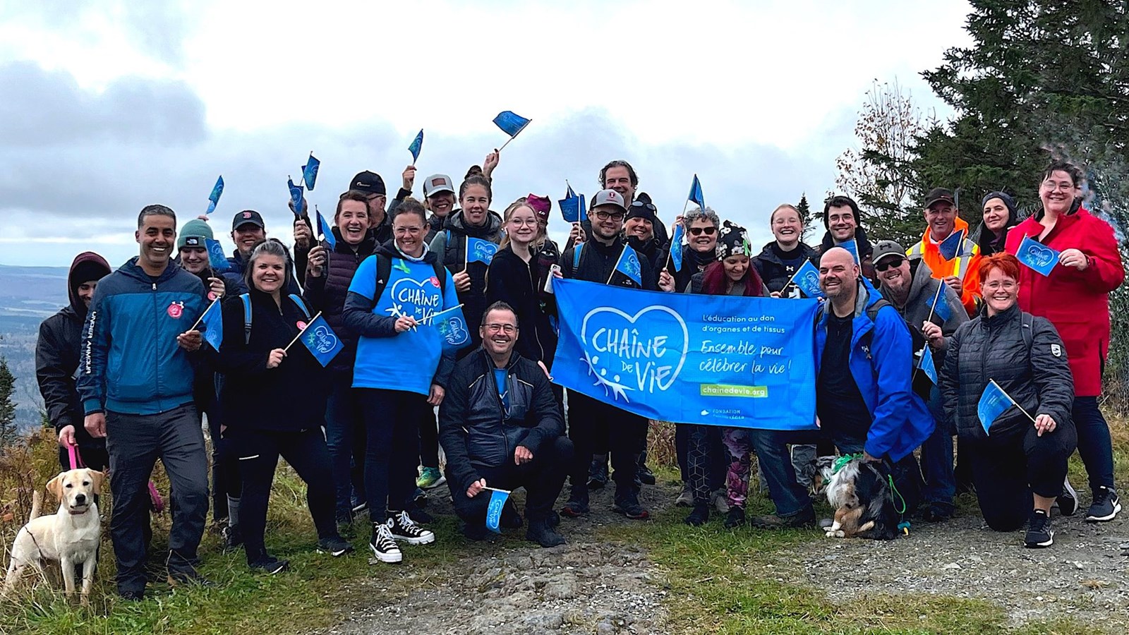 Les participants du Défi Chaîne de vie au mont Adstock le 15 octobre.