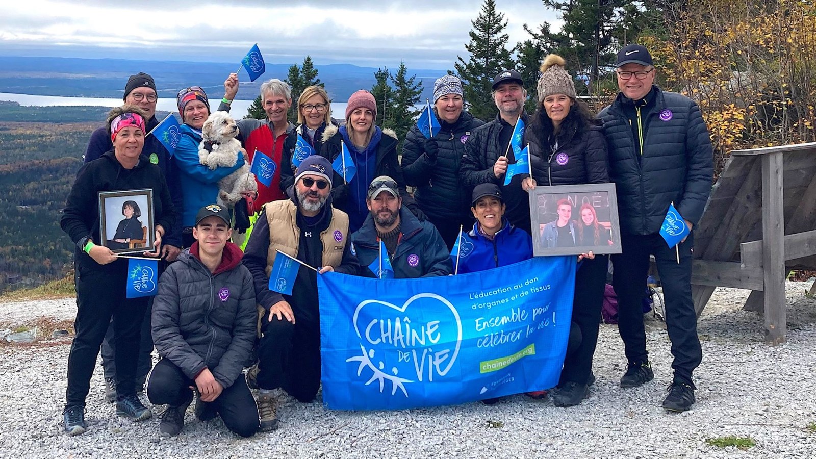 Les participants du Défi Chaîne de vie au mont Orignal le 15 octobre.