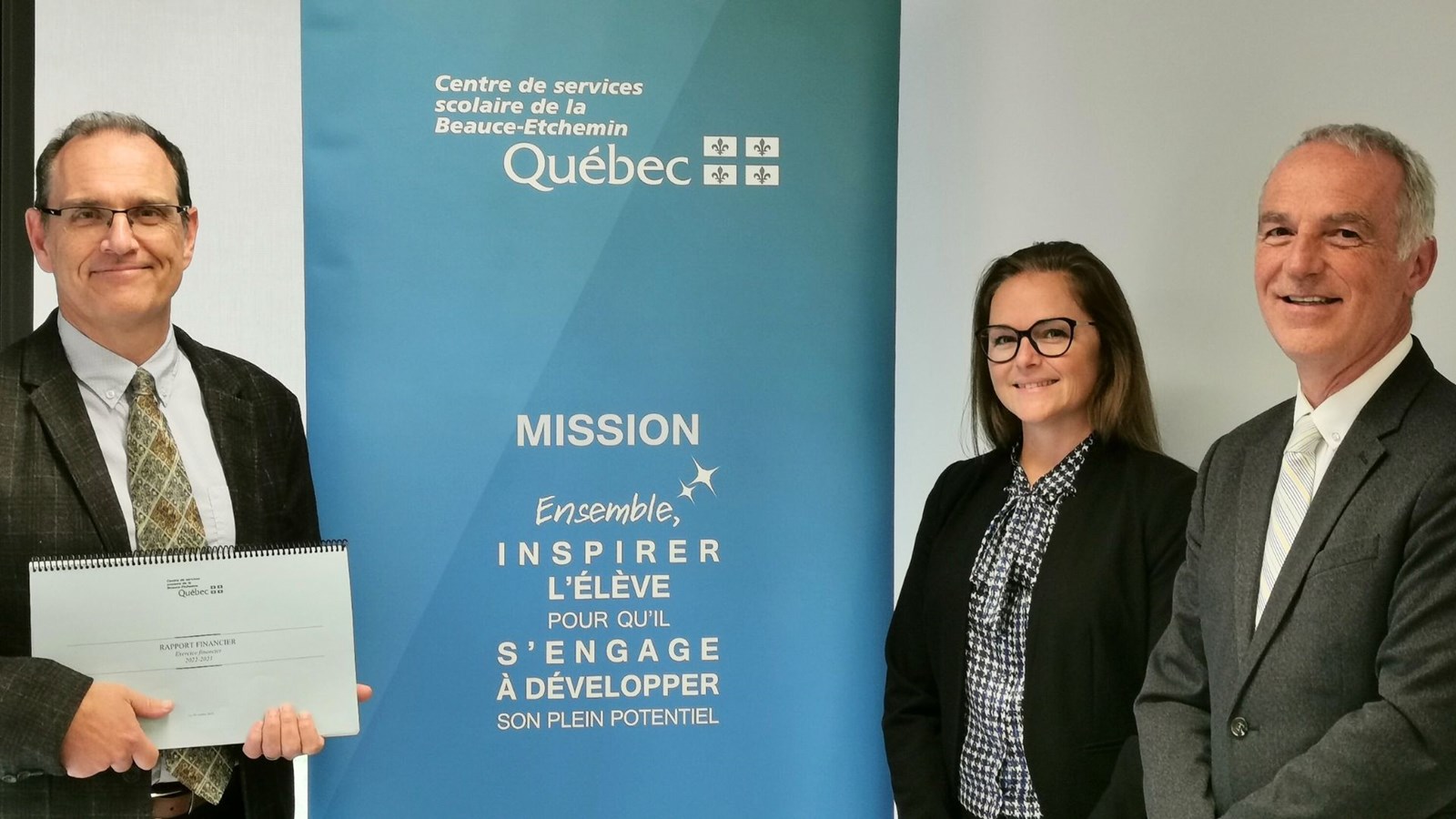 Le directeur du Service des finances, Patrick Beaudoin, la directrice du Service des ressources matérielles, Bianca Doyon, et le directeur général, Fabien Giguère.