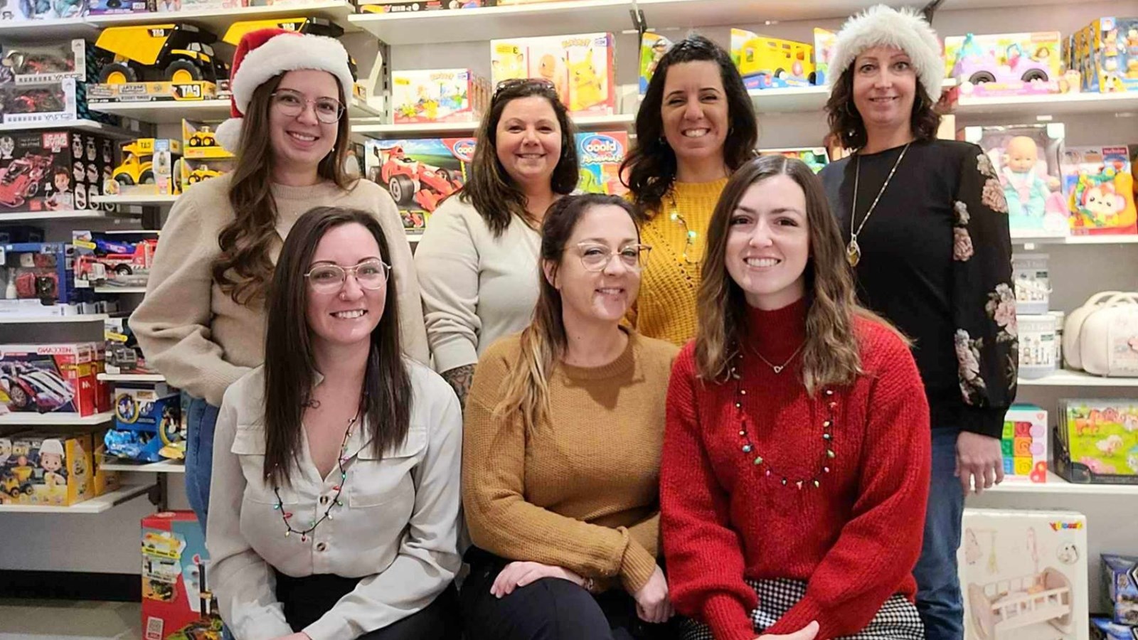 Le comité organisateur: devant, Cynthia Létourneau (Havre l’Éclaircie), Chantale Simard (Le Berceau), Julie-Pier Vachon (Havre l’Éclaircie); derrière, Érika Bellavance (AFMRC), Audrey Dupuis (Maison de la famille Beau-Etchemins), Marie-Eve Roy (Mirage), Élisabeth Lachance (Bid Group).