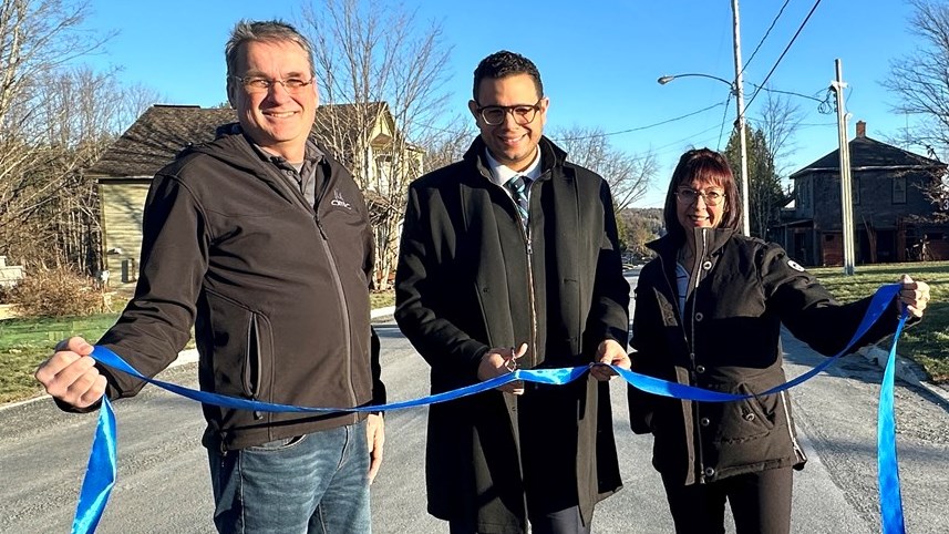 François Morin, Samuel Poulin et la directrice générale de la municipalité, Maryse Nadeau