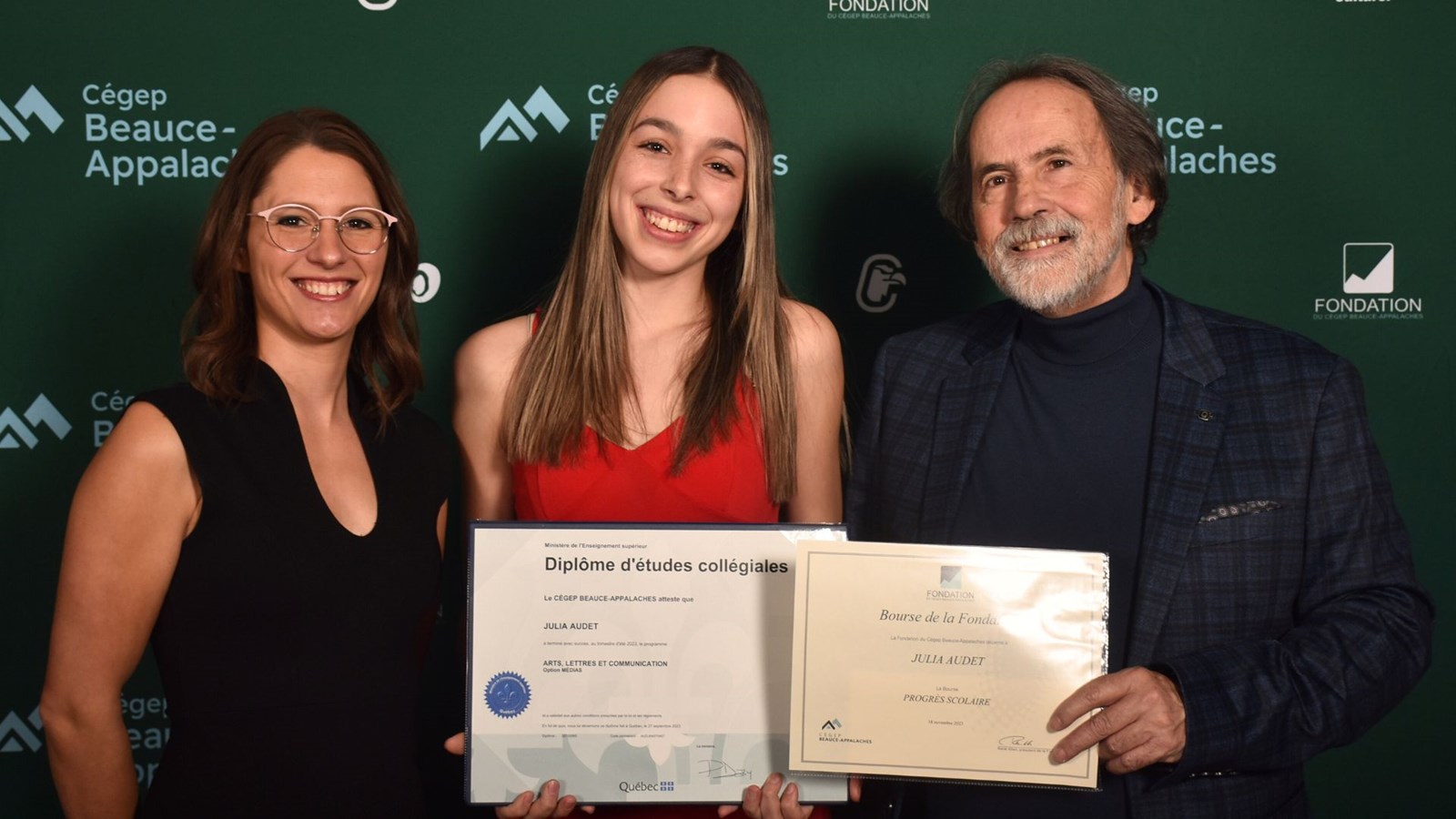 La bourse Progrès scolaire a été octroyée à Julia Audet (Arts, lettres et communication profil Création et médias) pour le secteur préuniversitaire.