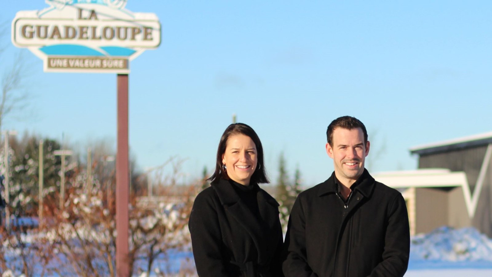 La mairesse, Vanessa Roy, et le maire suppléant, Frédéric Poulin.