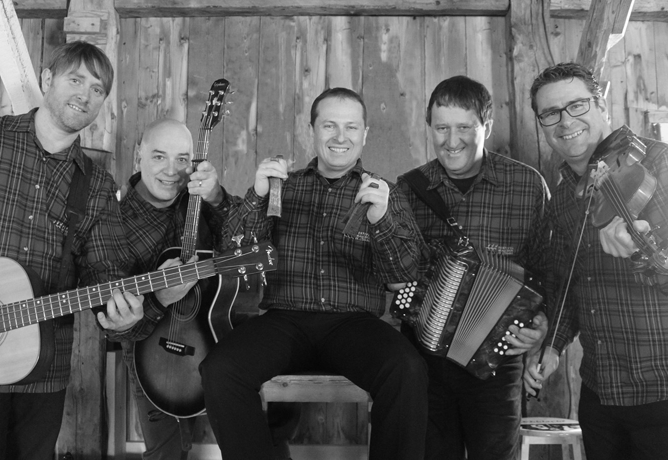 De gauche à droite : Jethro Fournier, Pierre Grenier, Martin Savoie, Guymond Cyr et André Bonneville.