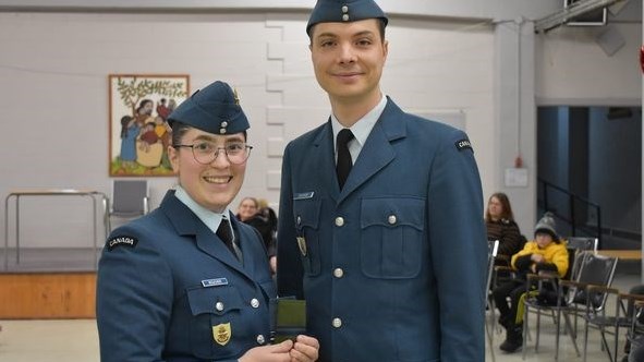 Lieutenant Alexandra Boucher, Officier de niveau à l’Escadron 890, Capitaine Maxime Boucher, Commandant de l’Escadron 890