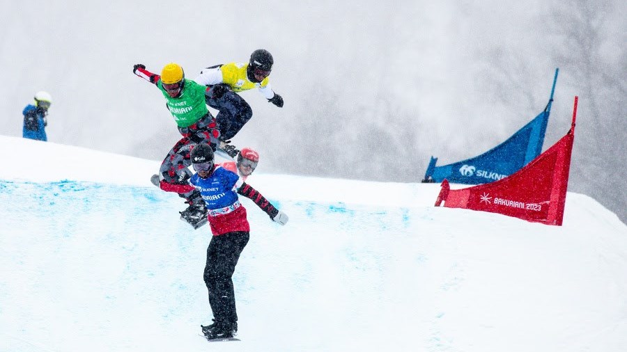 Eliot Grondin (dossard bleu) en action lors des quarts de finale